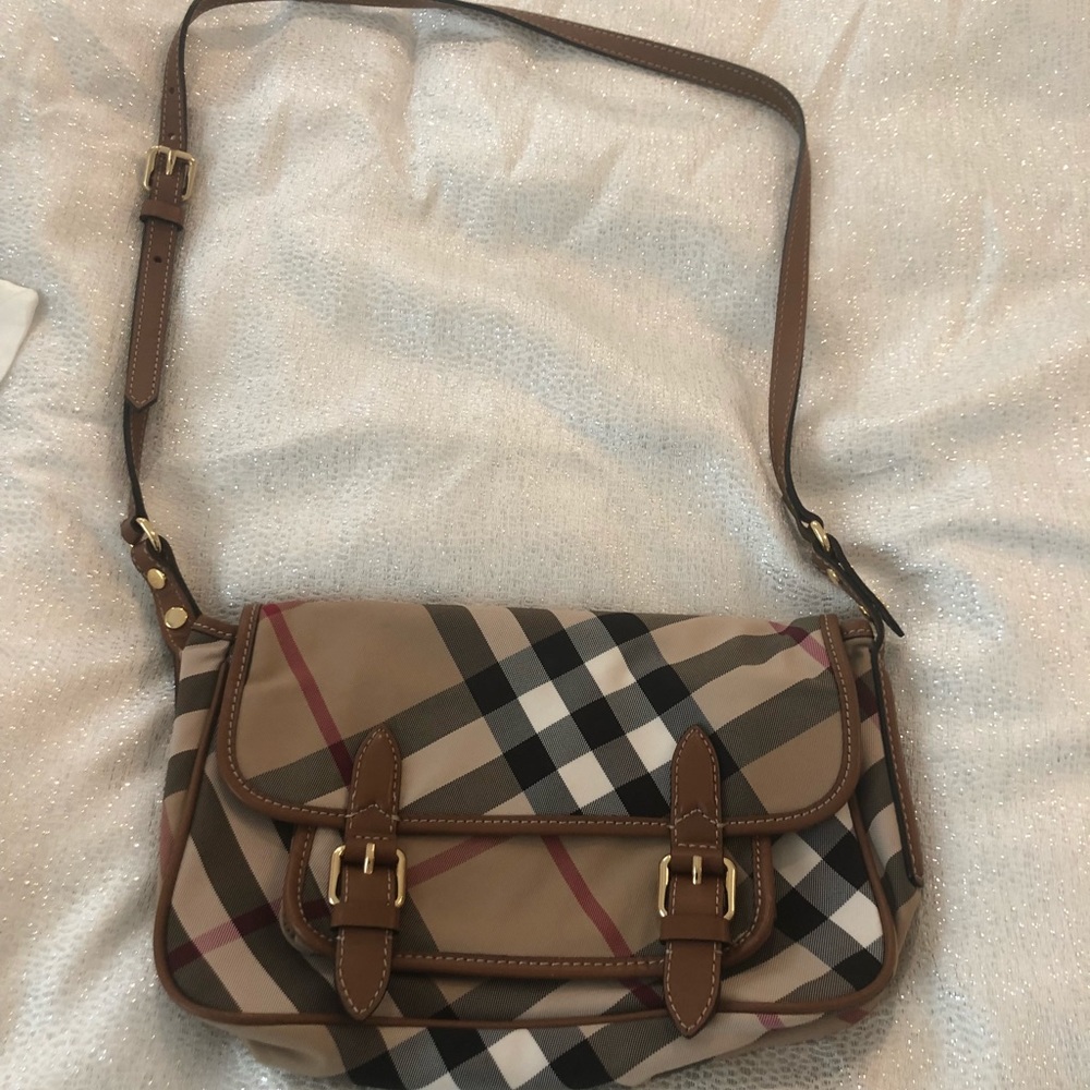 Burberry purse